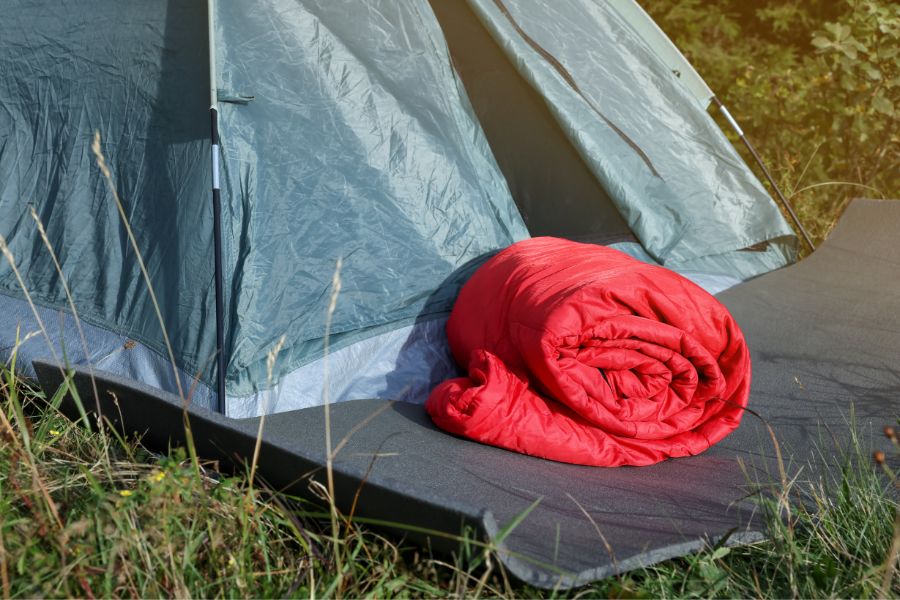 How To Fold Your Sleeping Bag And Put In The Backpack?